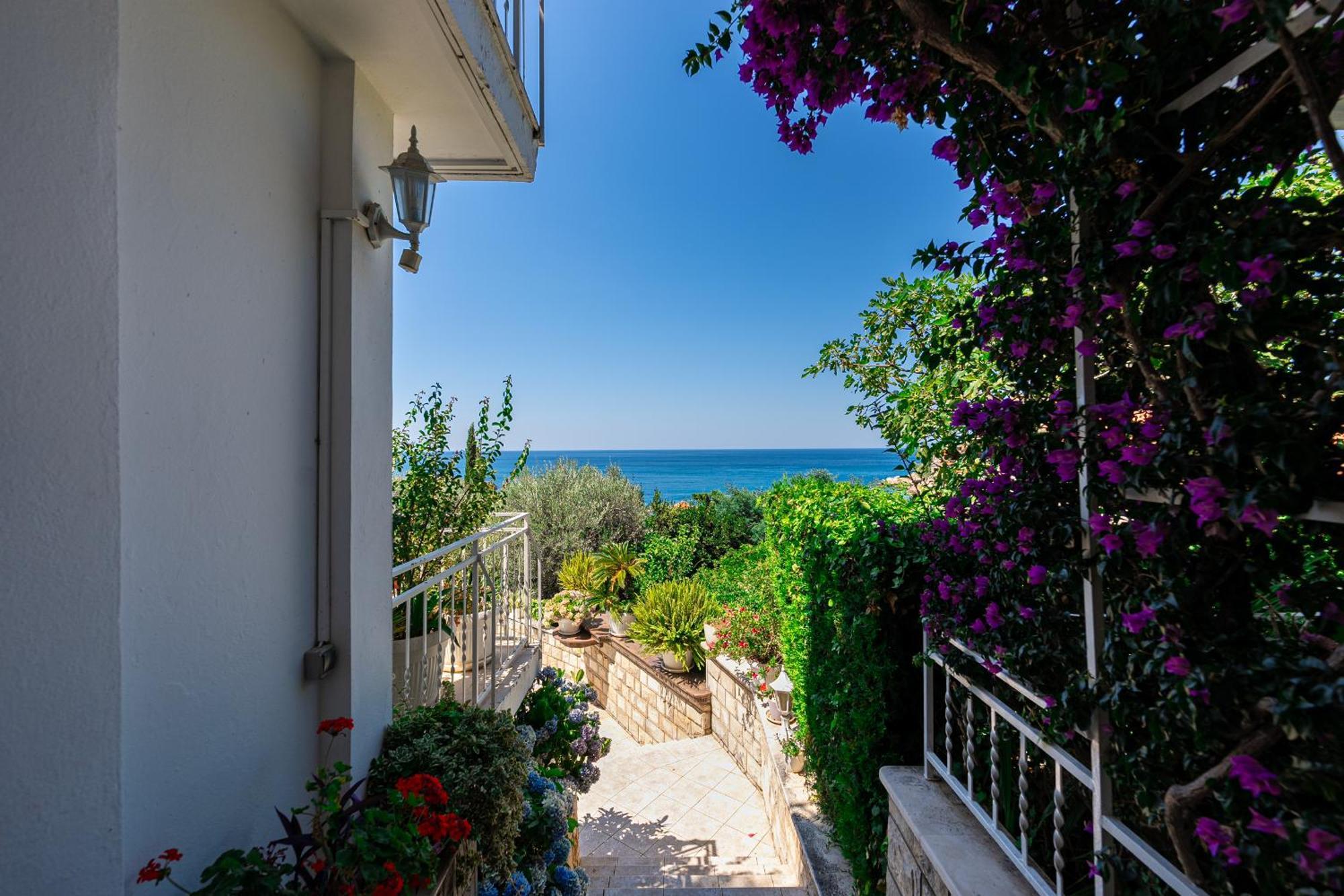 Sun Rose Apartments Sveti Stefan Luaran gambar