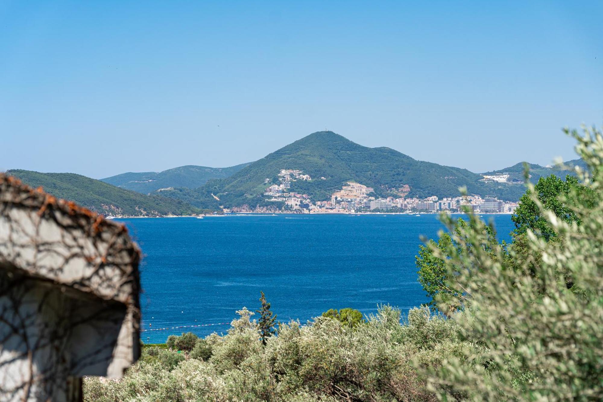 Sun Rose Apartments Sveti Stefan Bilik gambar