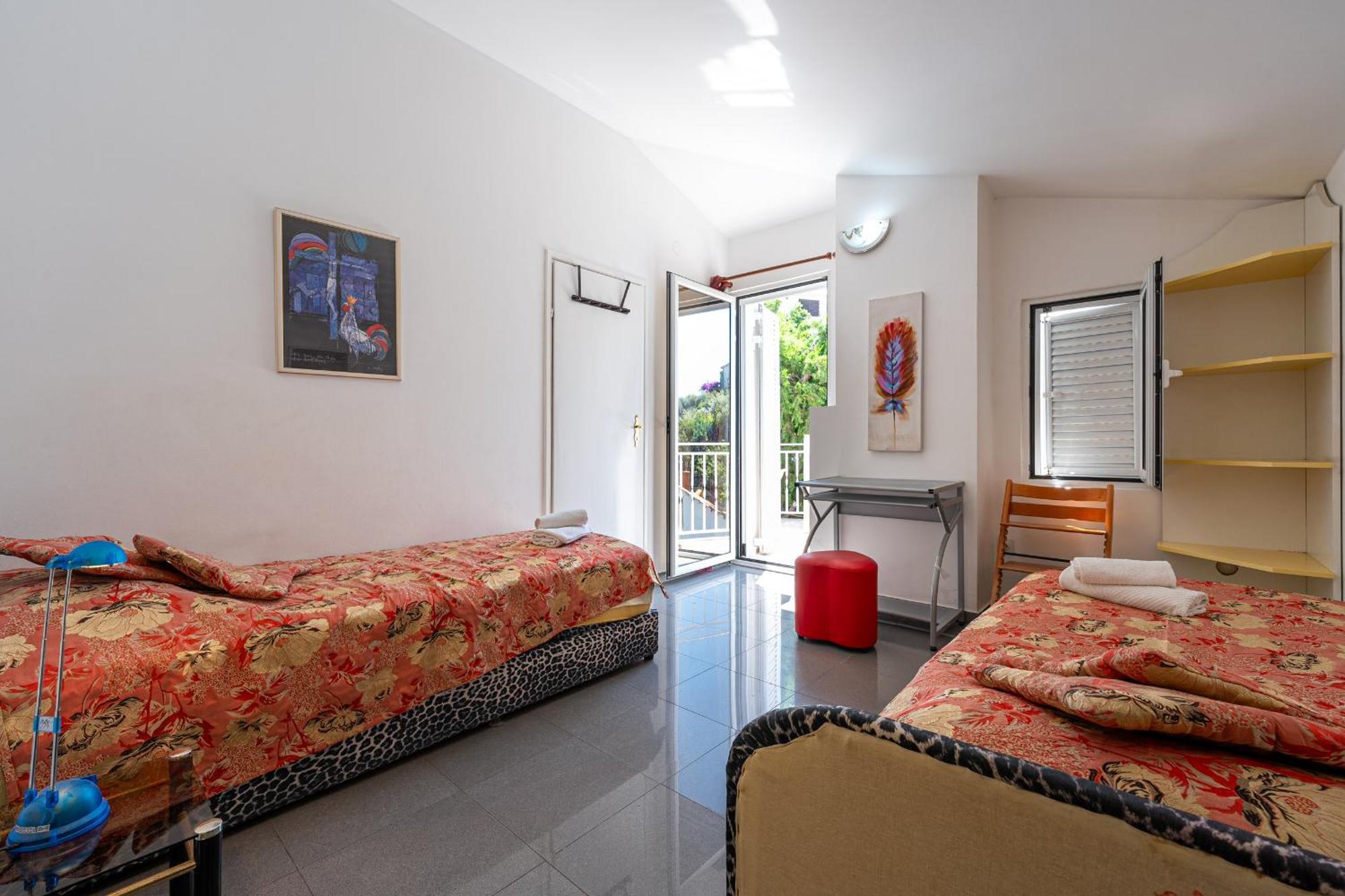 Sun Rose Apartments Sveti Stefan Bilik gambar