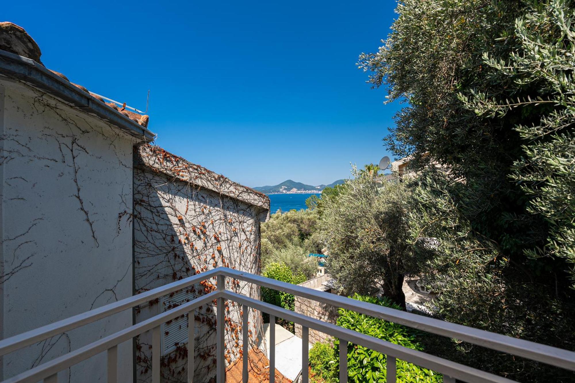 Sun Rose Apartments Sveti Stefan Bilik gambar