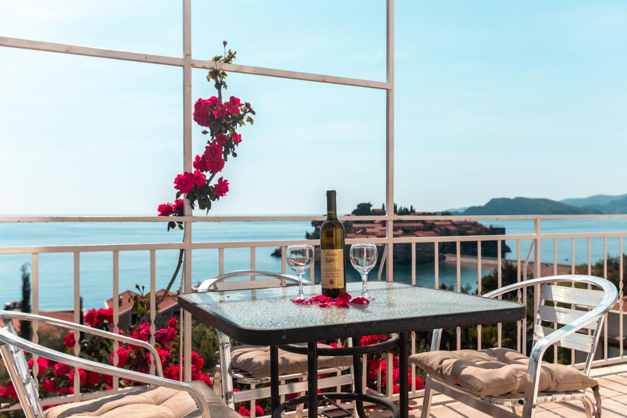 Sun Rose Apartments Sveti Stefan Bilik gambar