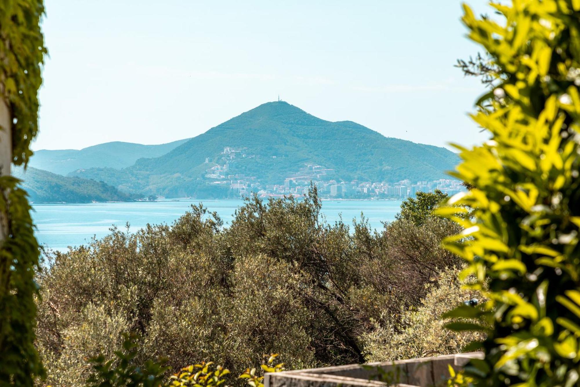 Sun Rose Apartments Sveti Stefan Bilik gambar