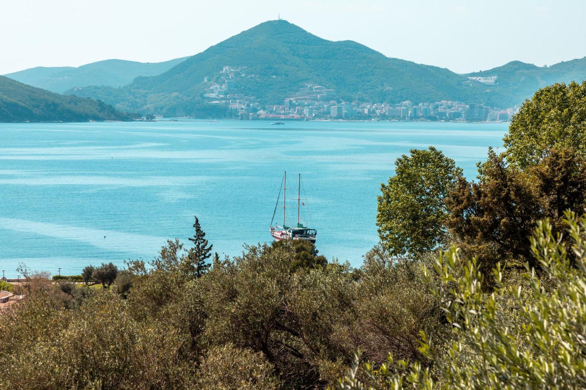 Sun Rose Apartments Sveti Stefan Bilik gambar